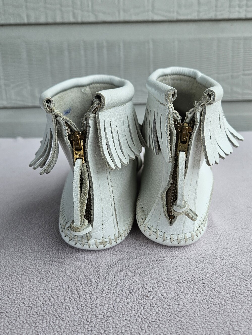 Vtg Minnetonka Moccasins Women SZ 10 White Fringe Ankle Boots USA Made Leather - Picture 7 of 12